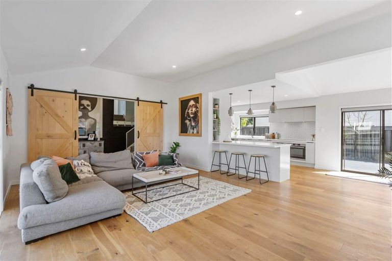 Photo of property in 1 Heaton Grove, Chatswood, Auckland, 0626