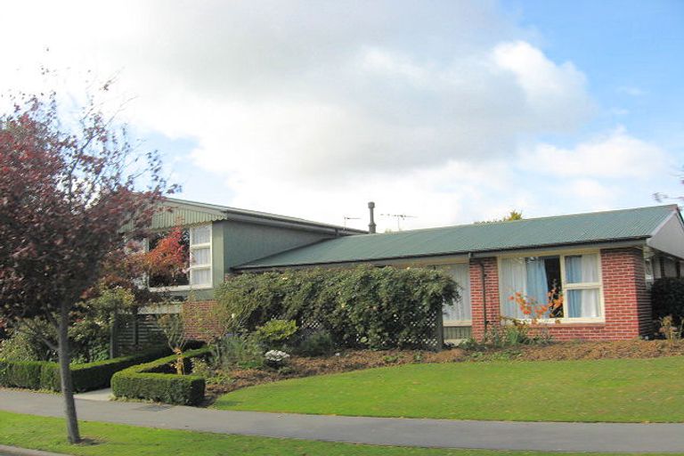 Photo of property in 25 Powell Crescent, Ilam, Christchurch, 8041