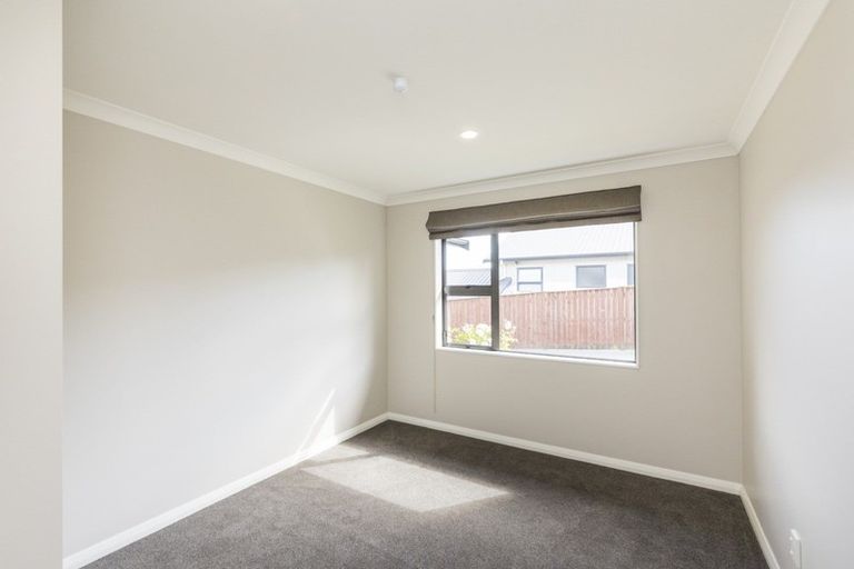 Photo of property in 128 Hillcrest Drive, Kelvin Grove, Palmerston North, 4414