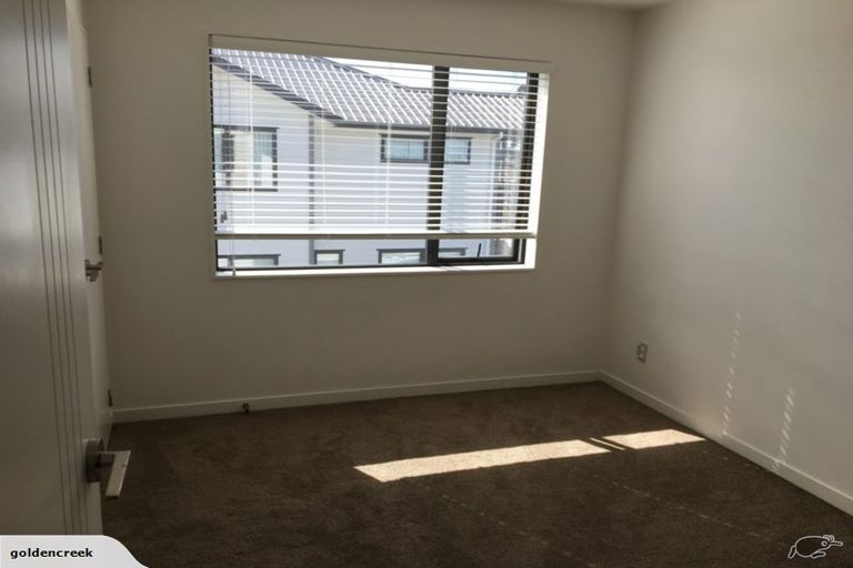 Photo of property in 16 Peony Mews, Oteha, Auckland, 0632