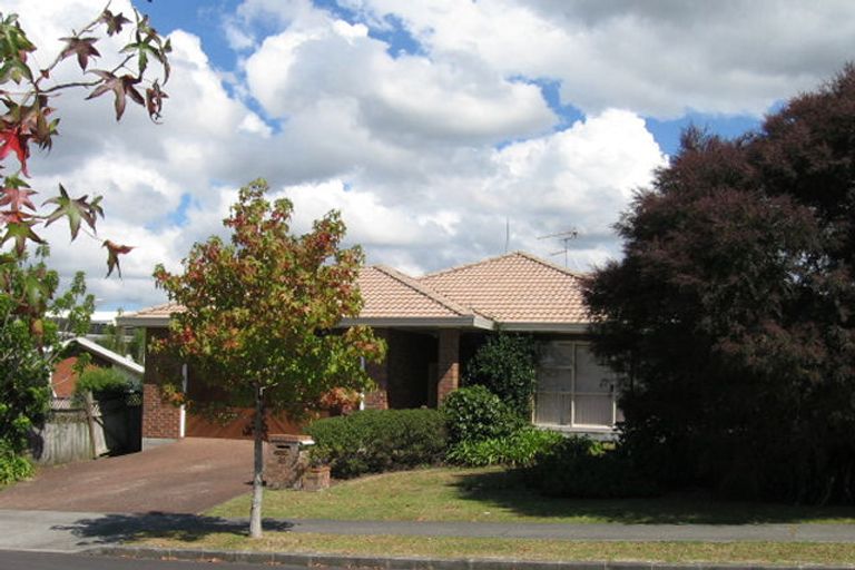 Photo of property in 35 Whiting Grove, West Harbour, Auckland, 0618