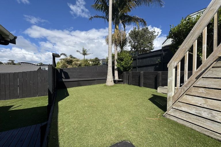 Photo of property in 2/31 Kiteroa Terrace, Rothesay Bay, Auckland, 0630