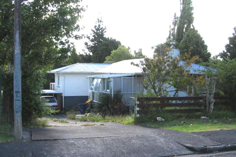 Photo of property in 32 Glen Marine Parade, Glendene, Auckland, 0602