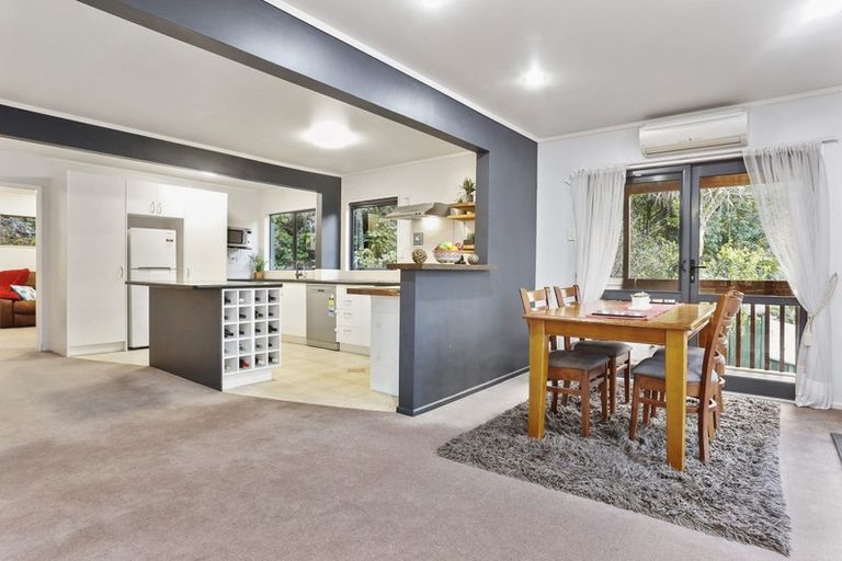 Photo of property in 30 Wood Bay Road, Titirangi, Auckland, 0604