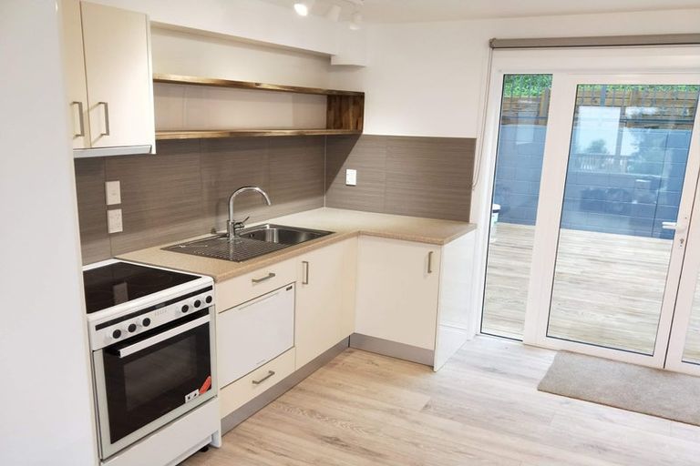 Photo of property in 32a Wade River Road, Stanmore Bay, Whangaparaoa, 0932