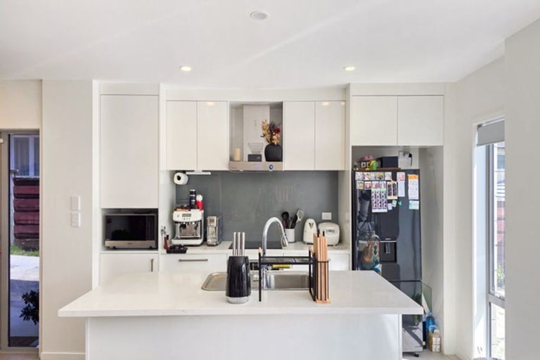 Photo of property in 3/492 East Coast Road, Windsor Park, Auckland, 0630