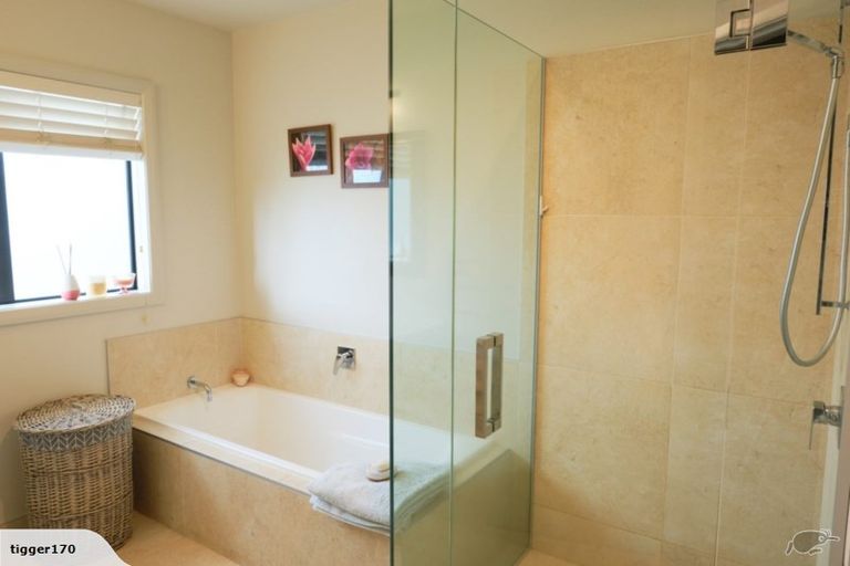 Photo of property in 4 Gavinike Place, Waimauku, 0812