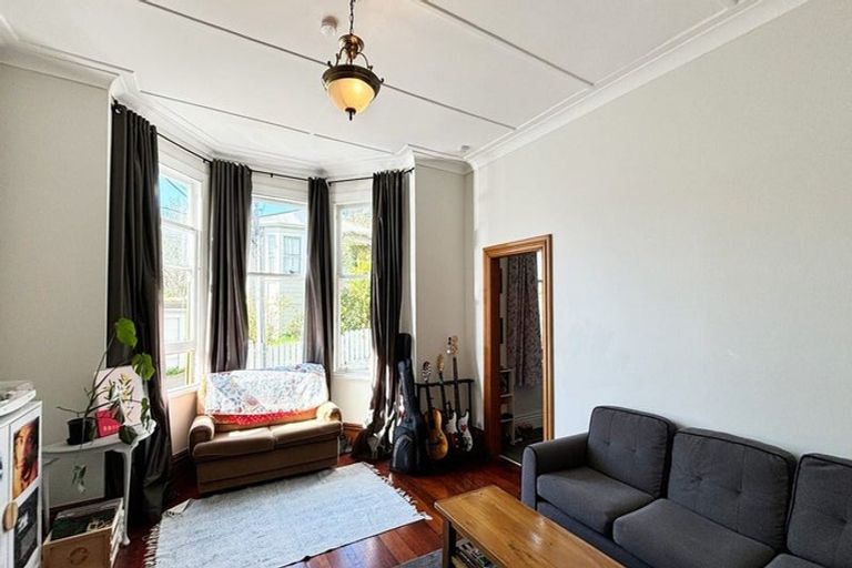 Photo of property in 4 Rixon Grove, Mount Victoria, Wellington, 6011