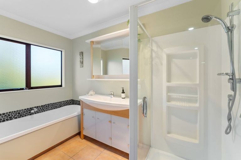 Photo of property in 14 Nugget Grove, Raumati Beach, Paraparaumu, 5032