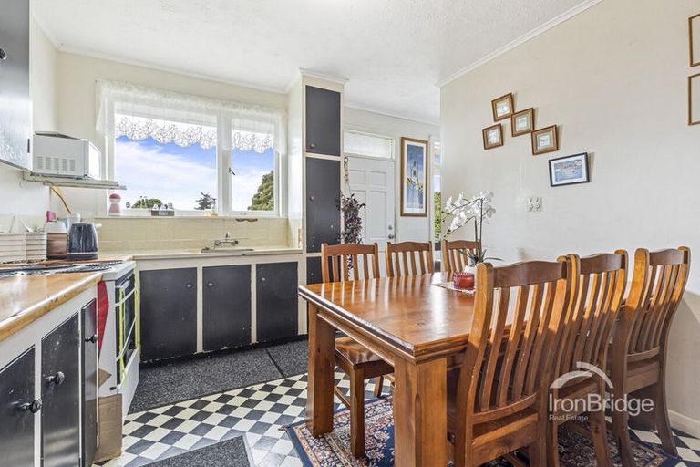 Photo of property in 1/45 Pupuke Road, Birkenhead, Auckland, 0627