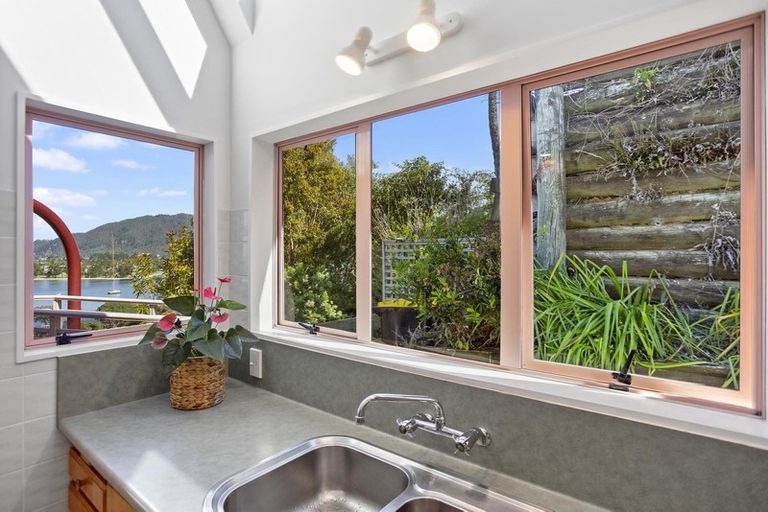 Photo of property in 19 Pine Grove, Tairua, 3508