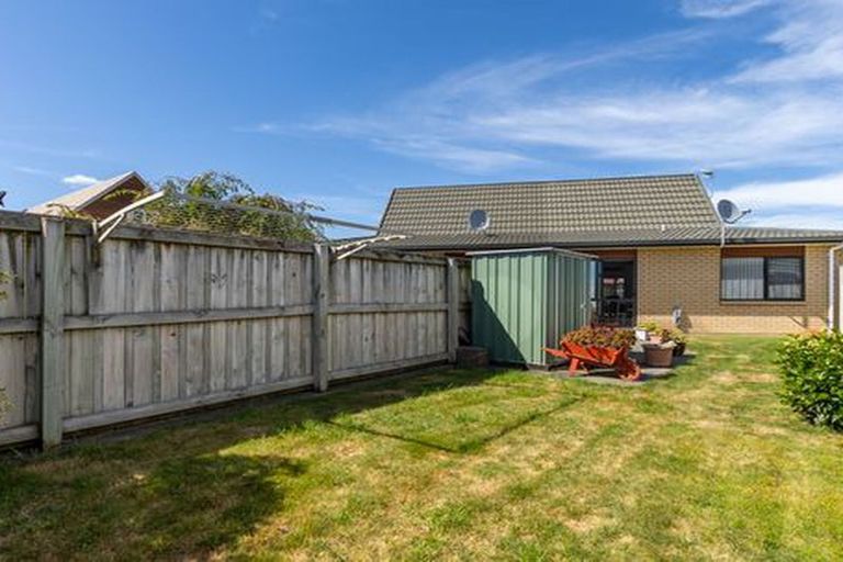 Photo of property in Rangeview Villas, 10/9 Fuller Close, Levin, 5510