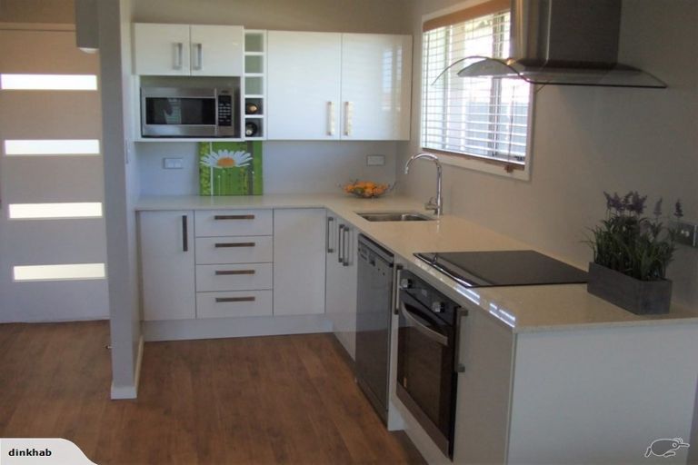 Photo of property in 2/34 Blacklock Avenue, Henderson, Auckland, 0612