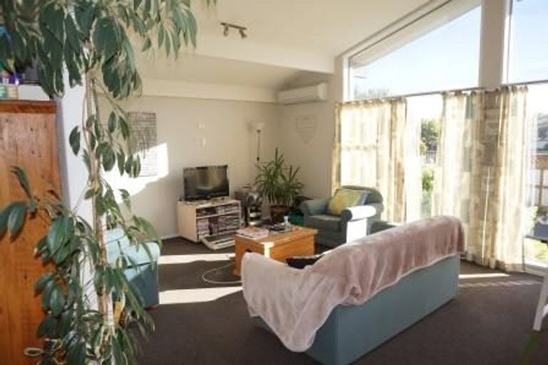 Photo of property in 32 East Belt, Rangiora, 7400