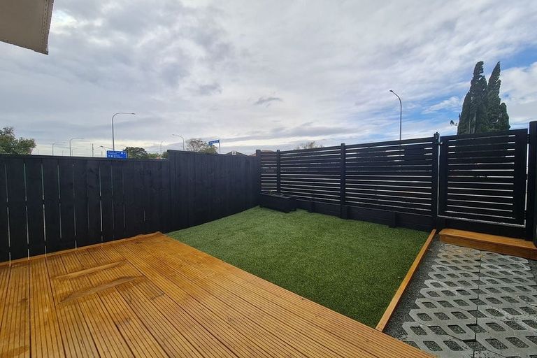 Photo of property in 3/532 Glenfield Road, Glenfield, Auckland, 0629