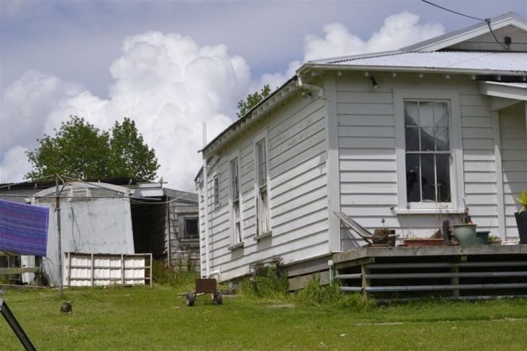 Photo of property in 34 Whakapirau Road, Maungaturoto, 0583