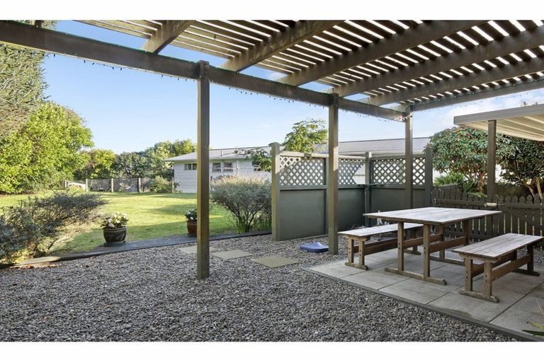 Photo of property in 11 Lina Place, Waiuku, 2123