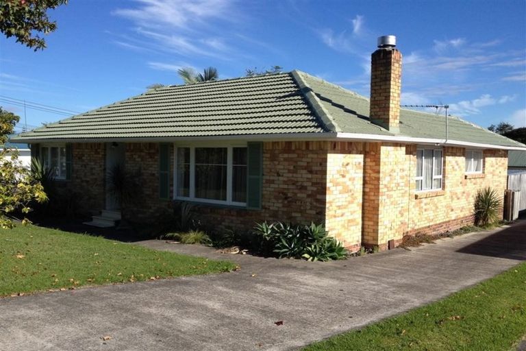 Photo of property in 5 Amberley Avenue, Te Atatu South, Auckland, 0610