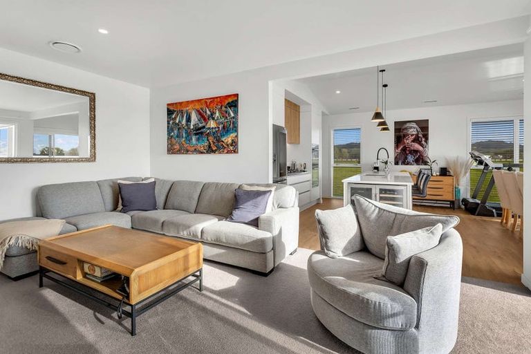 Photo of property in 30 Ngaroma Crescent, Whitianga, 3510