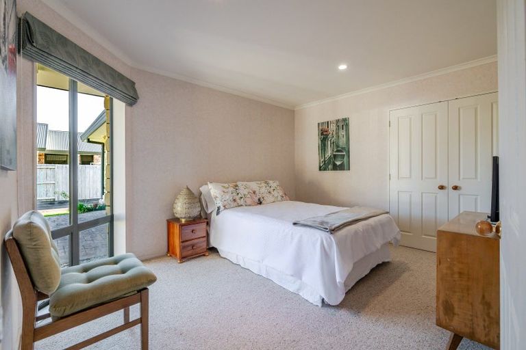 Photo of property in 8 Rothesay Place, Highbury, Palmerston North, 4412