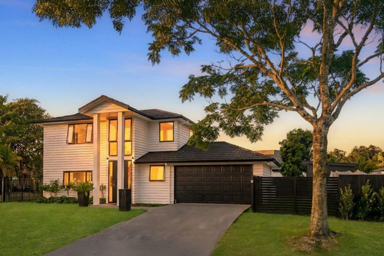 Photo of property in 2 Tollana Road, Te Atatu Peninsula, Auckland, 0610