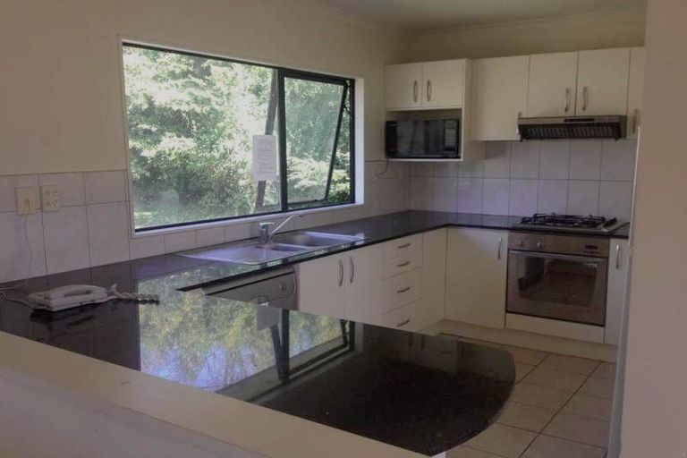 Photo of property in 21 Springside Place, New Lynn, Auckland, 0600
