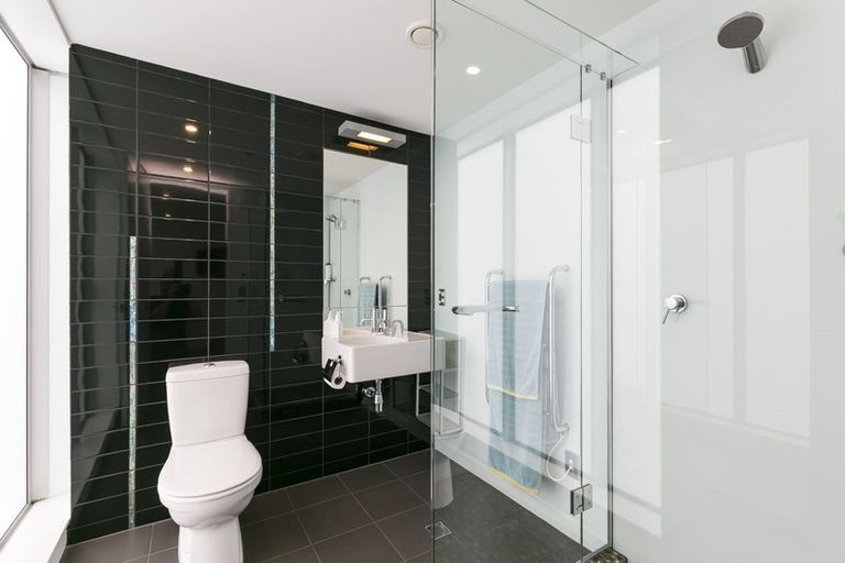 Photo of property in Portal Apartments, 8d/42 Cable Street, Te Aro, Wellington, 6011