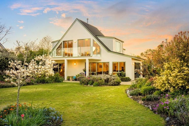 Photo of property in 10 Moreland Place, Mapua, 7005