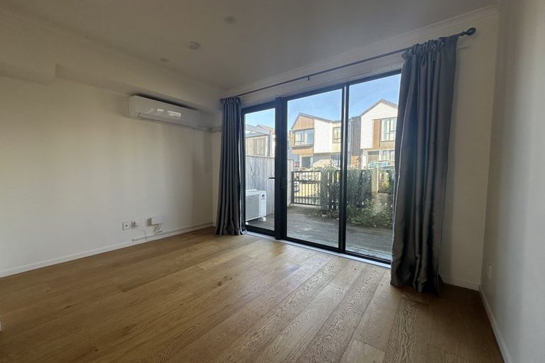 Photo of property in 60 Waipuhinui Way, Wiri, Auckland, 2104