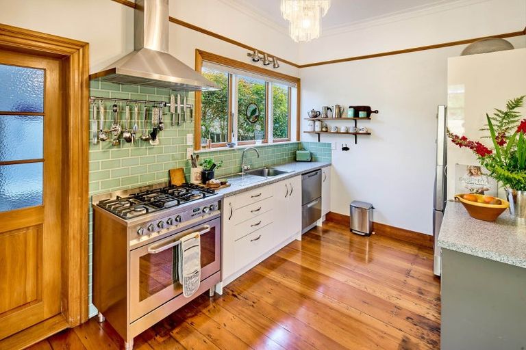 Photo of property in 133 Melbourne Road, Island Bay, Wellington, 6023