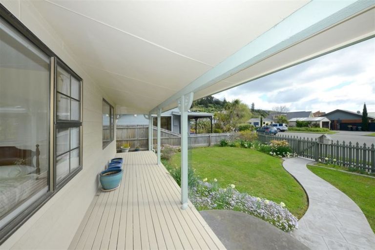 Photo of property in 12 Stedley Place, Heathcote Valley, Christchurch, 8022