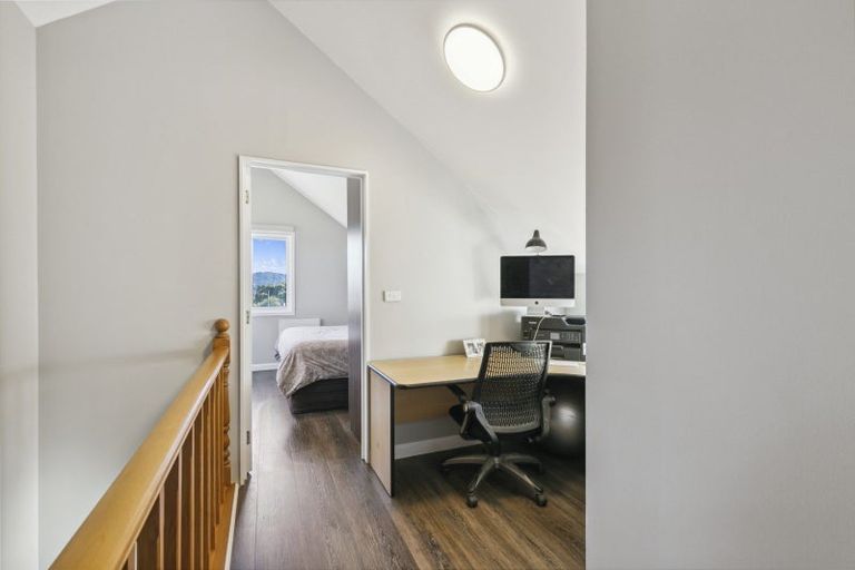 Photo of property in 2b Paratu Way, Strathmore Park, Wellington, 6022