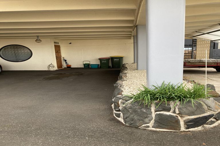 Photo of property in 16 Ruakiwi Road, Hamilton Lake, Hamilton, 3204