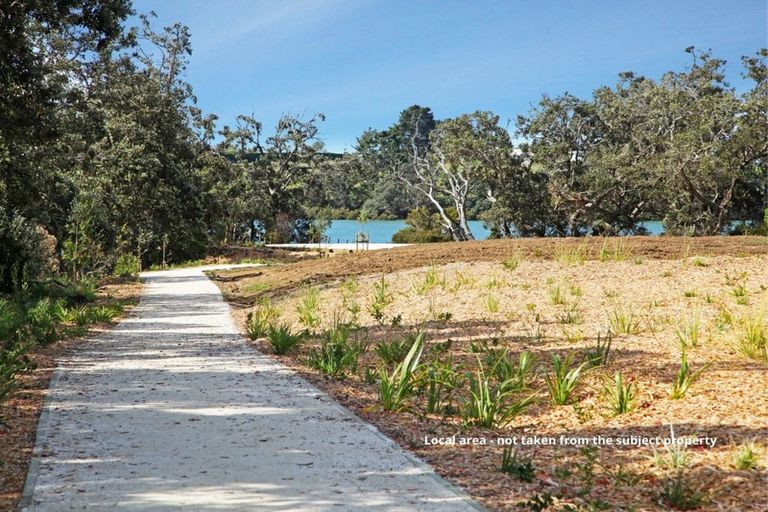 Photo of property in 57 Tahuna Minhinnick Drive, Glenbrook, 2681