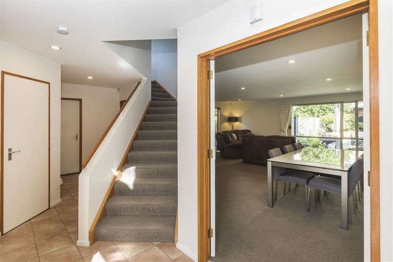 Photo of property in 16 Huntingdon Place, Avonhead, Christchurch, 8042