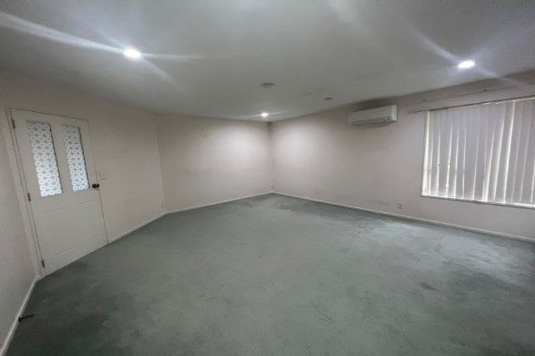 Photo of property in 15 Cardigan Bay Place, Addington, Christchurch, 8024