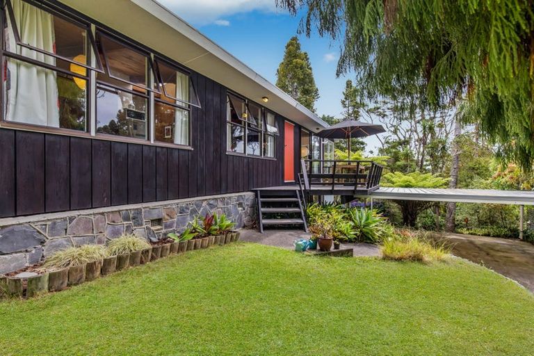 Photo of property in 25 Kopiko Road, Titirangi, Auckland, 0604