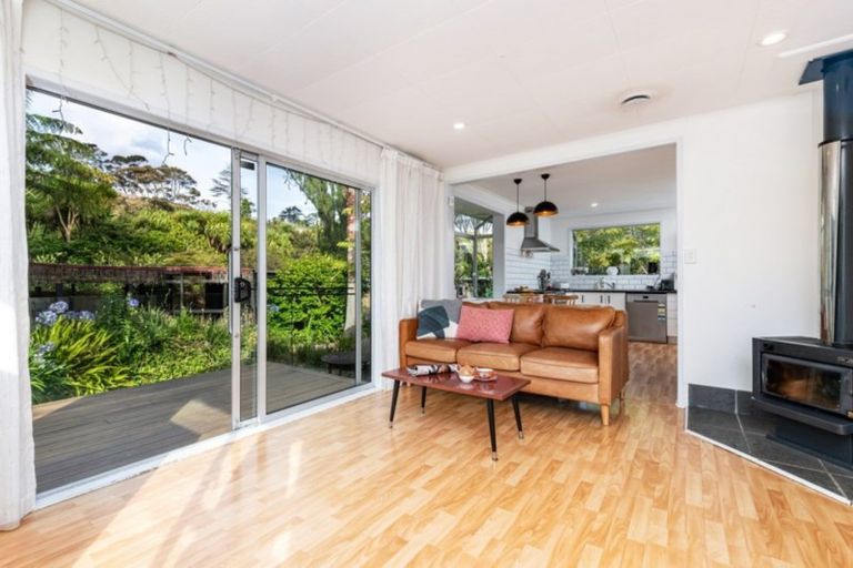 Photo of property in 11 Camphora Place, Ranui, Auckland, 0612