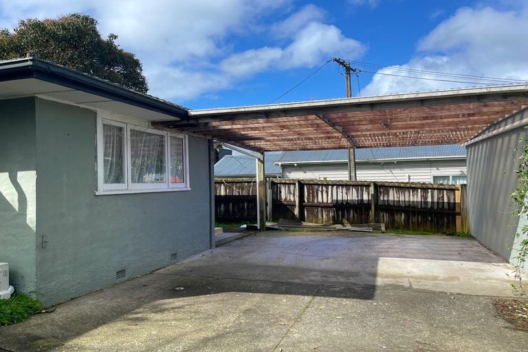 Photo of property in 37 Miro Street, New Lynn, Auckland, 0600