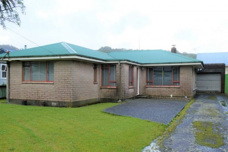 Photo of property in 20 Marlborough Street, Greymouth, 7805