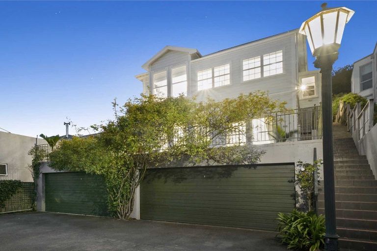 Photo of property in 24 Telford Terrace, Oriental Bay, Wellington, 6011