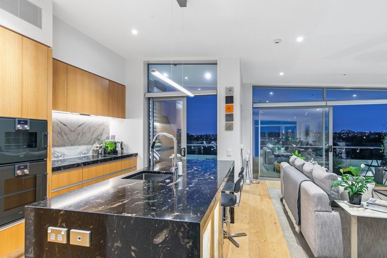 Photo of property in 203/585 Beach Road, Rothesay Bay, Auckland, 0630