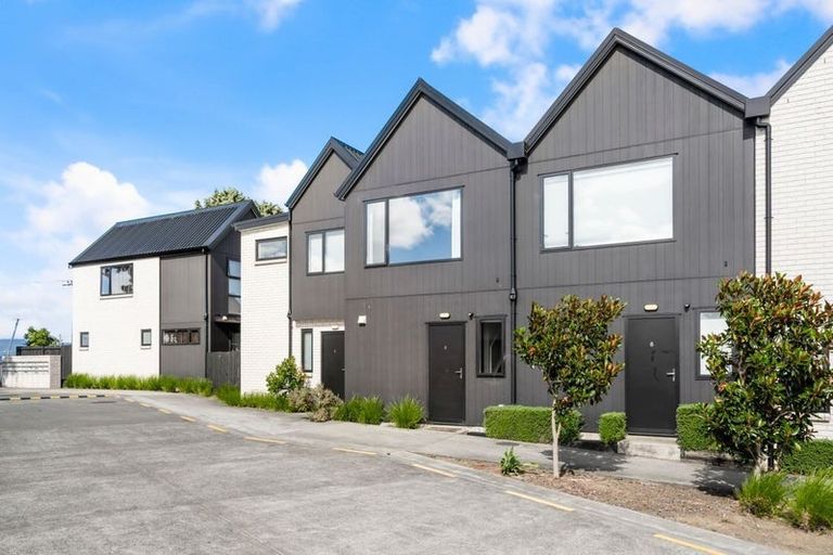Photo of property in 6 Wharara Lane, Massey, Auckland, 0614