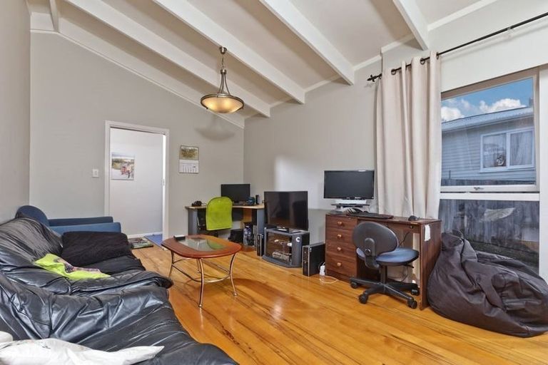 Photo of property in 74 Eskdale Road, Birkdale, Auckland, 0626