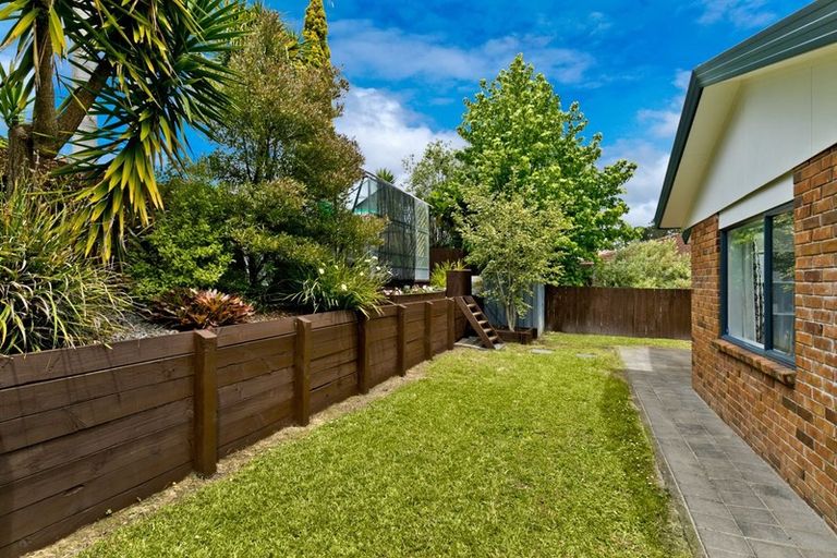 Photo of property in 20 Brookwood Drive, Henderson, Auckland, 0612