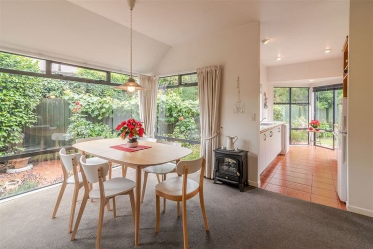 Photo of property in 2/290 Withells Road, Avonhead, Christchurch, 8042