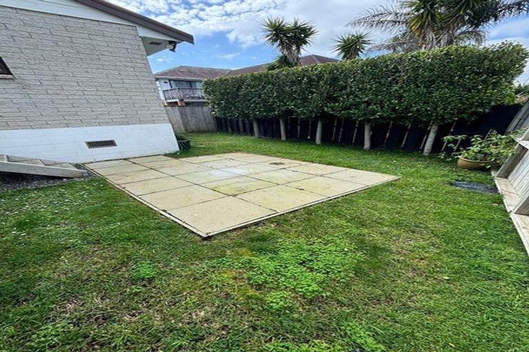 Photo of property in 1/5 Strid Road, Te Atatu South, Auckland, 0610