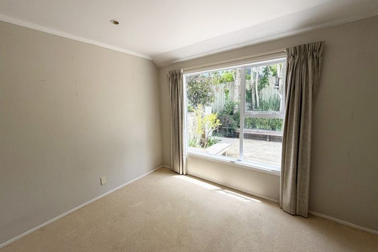 Photo of property in 50 Balmain Road, Chatswood, Auckland, 0626