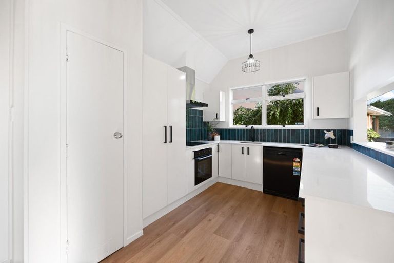 Photo of property in 19 Morrow Avenue, St Andrews, Hamilton, 3200