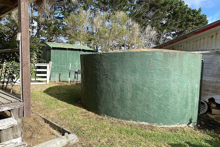 Photo of property in 15 Ngatawhiti Road, Te Kopuru, 0391